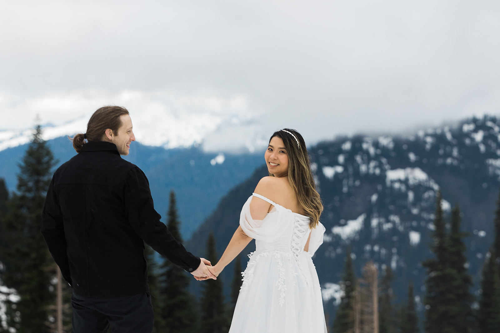 Bride and groom eloping at Tipsoo Lake in the snow