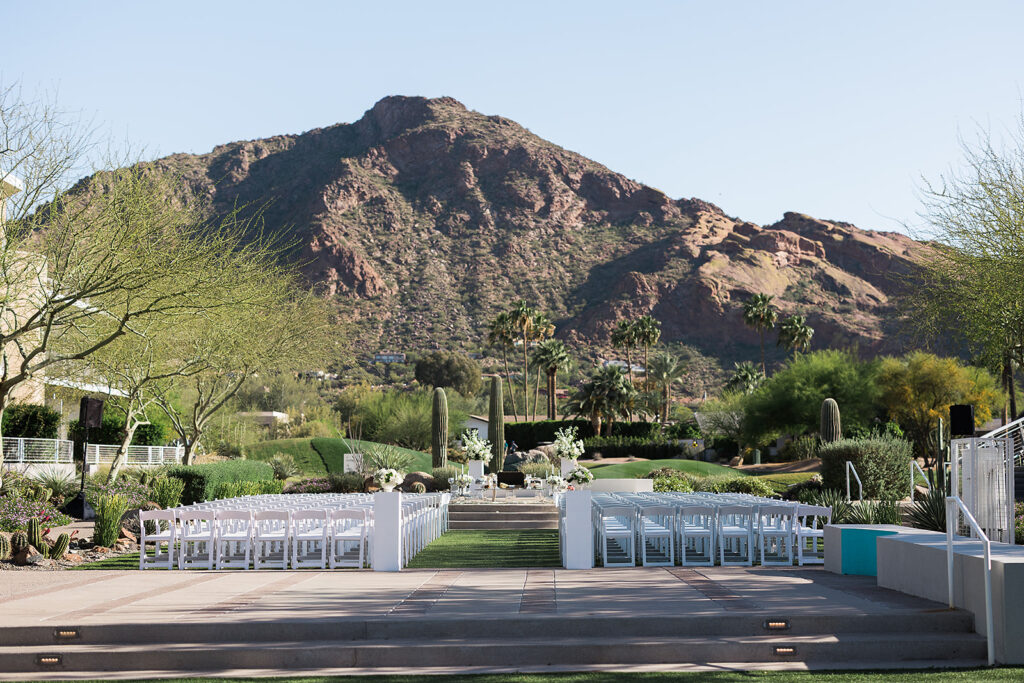 the sofreh aghd courtyard ceremony at Mountain Shadows under clear April skies.