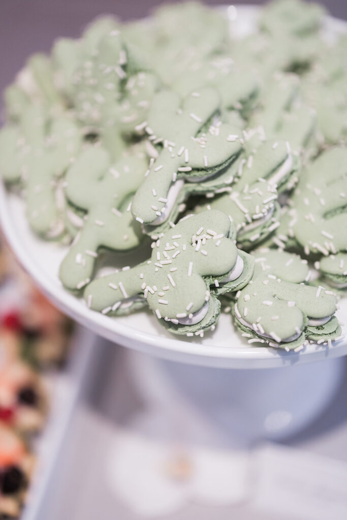 Reception table décor at Mountain Shadows wedding.